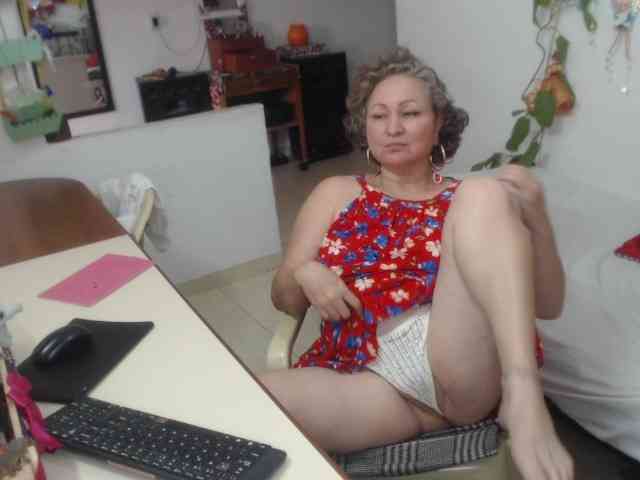 LADYQUEEN520 webcam