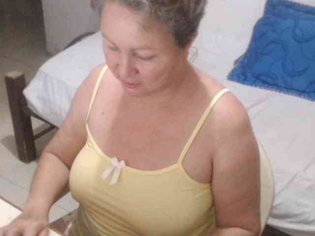 LADYQUEEN520 Live Webcam on BongaCams