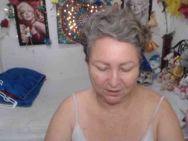 LADYQUEEN520 webcam