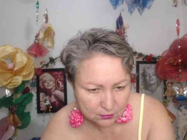 LADYQUEEN520 LADYQUEEN520
