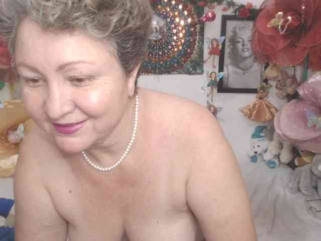 LADYQUEEN520 webcam
