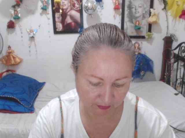 LADYQUEEN520 webcam