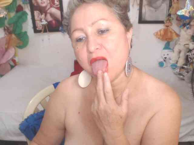 LADYQUEEN520 webcam