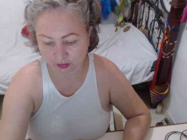 LADYQUEEN520 webcam