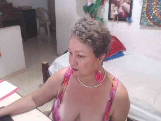 LADYQUEEN520 webcam