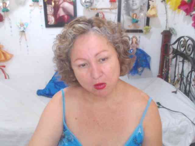 LADYQUEEN520 webcam