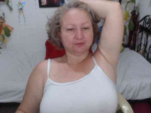 LADYQUEEN520 webcam