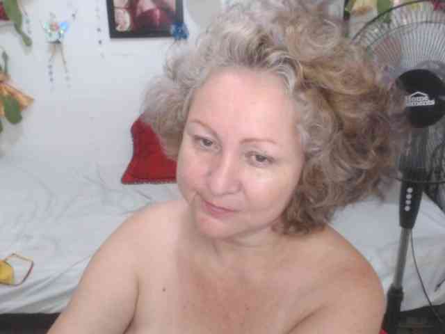 LADYQUEEN520 webcam