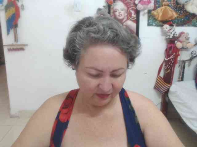LADYQUEEN520 webcam