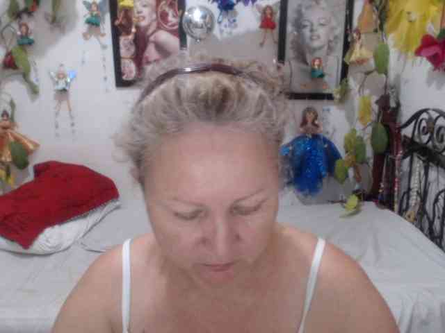 LADYQUEEN520 Live Webcam on BongaCams