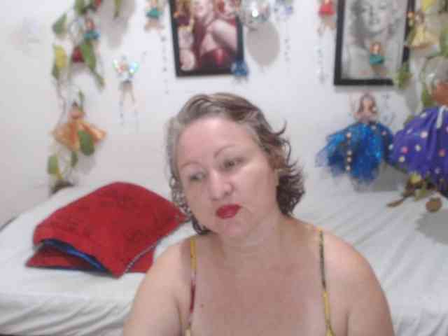 LADYQUEEN520 webcam