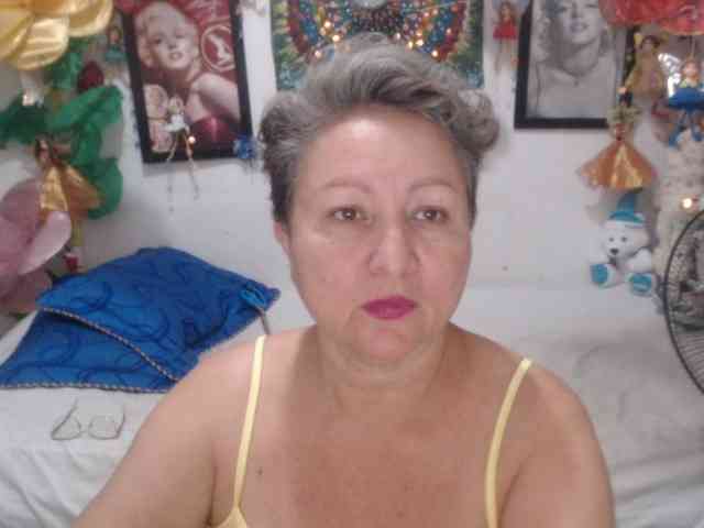 LADYQUEEN520 webcam