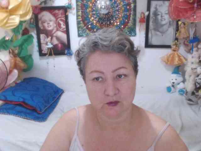LADYQUEEN520 webcam