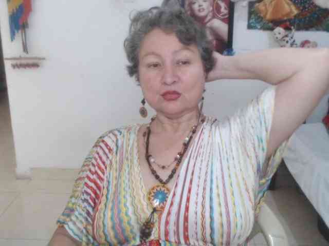 LADYQUEEN520 webcam