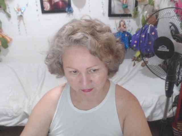 LADYQUEEN520 webcam