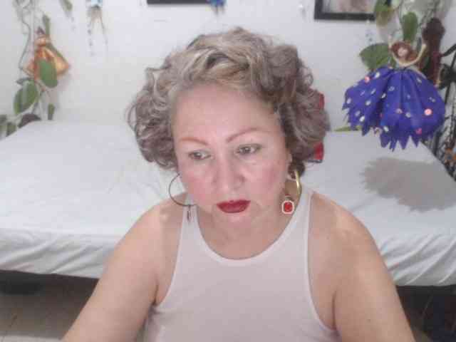 LADYQUEEN520 webcam