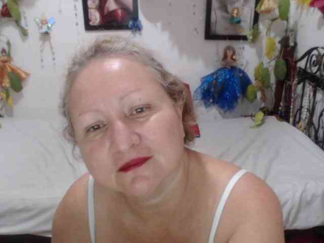 LADYQUEEN520 webcam