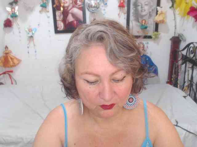 LADYQUEEN520 webcam