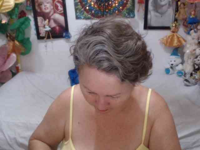 LADYQUEEN520 webcam