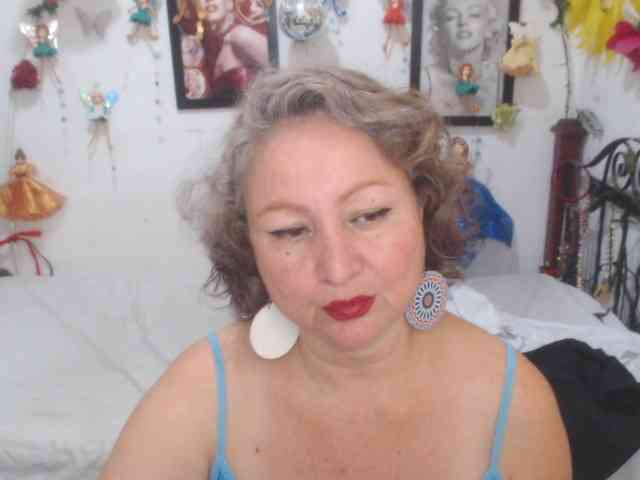 LADYQUEEN520 webcam