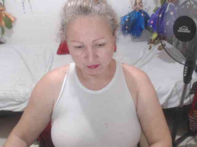 LADYQUEEN520 webcam