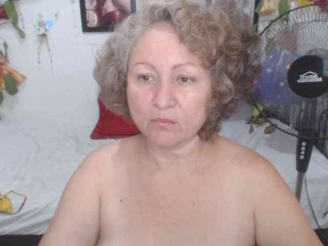 LADYQUEEN520 webcam