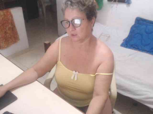 LADYQUEEN520 webcam