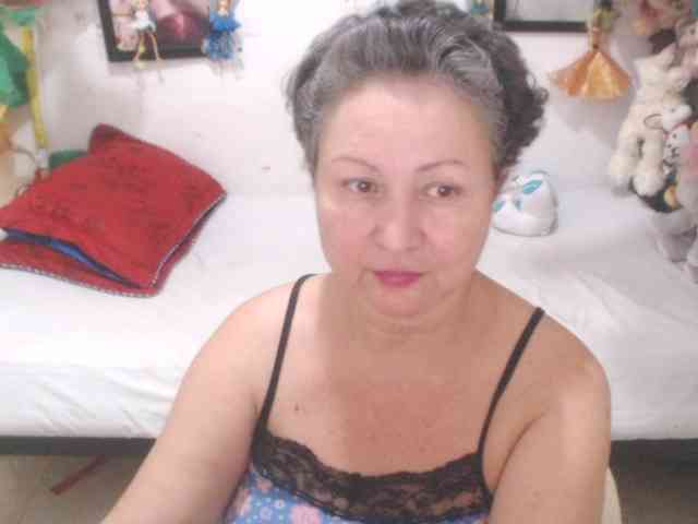 LADYQUEEN520 webcam