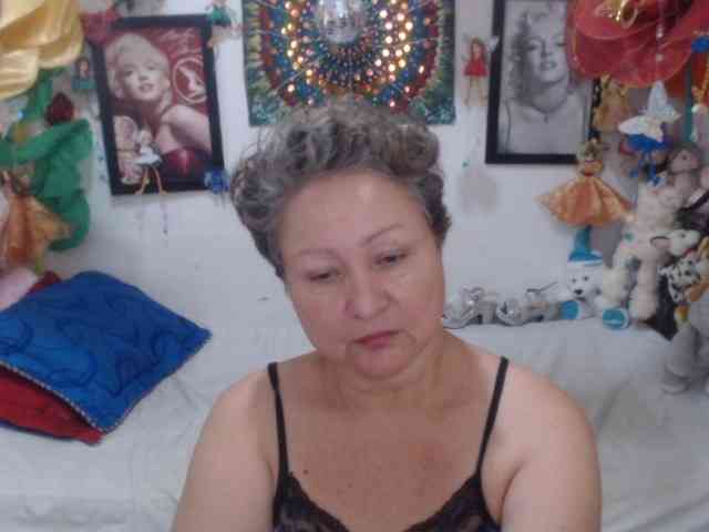 LADYQUEEN520 webcam