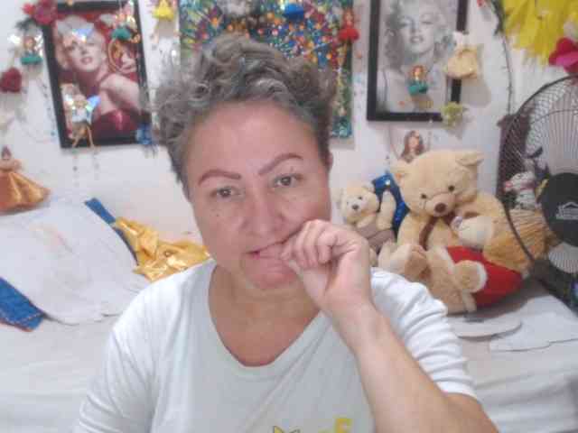 LADYQUEEN520 webcam