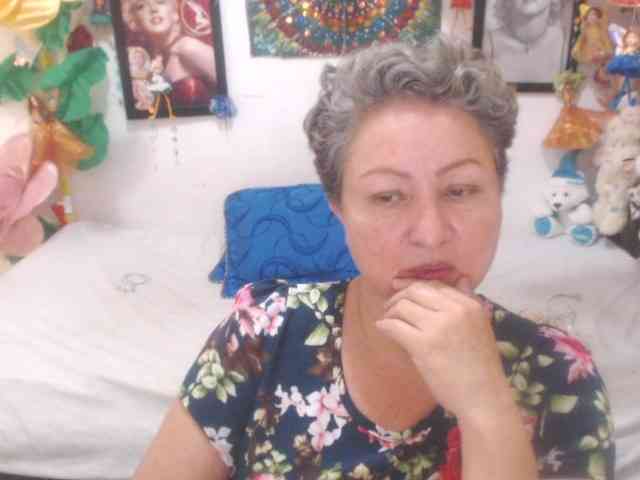 LADYQUEEN520 webcam