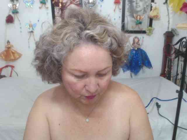LADYQUEEN520 webcam