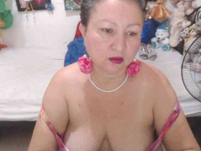 LADYQUEEN520 webcam
