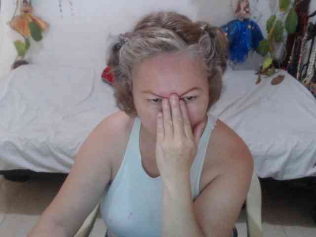 LADYQUEEN520 webcam