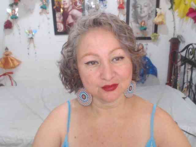 LADYQUEEN520 webcam