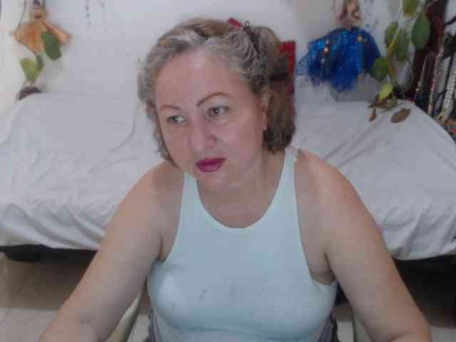LADYQUEEN520 webcam