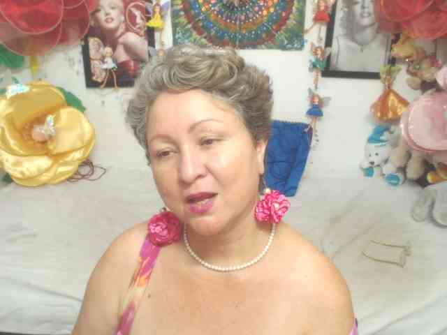 LADYQUEEN520 webcam
