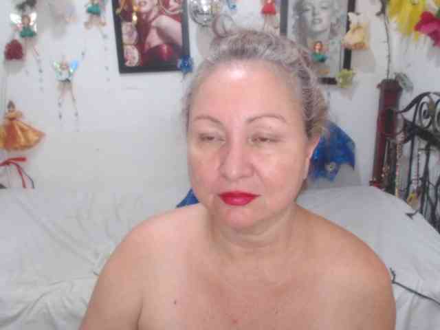 LADYQUEEN520 webcam