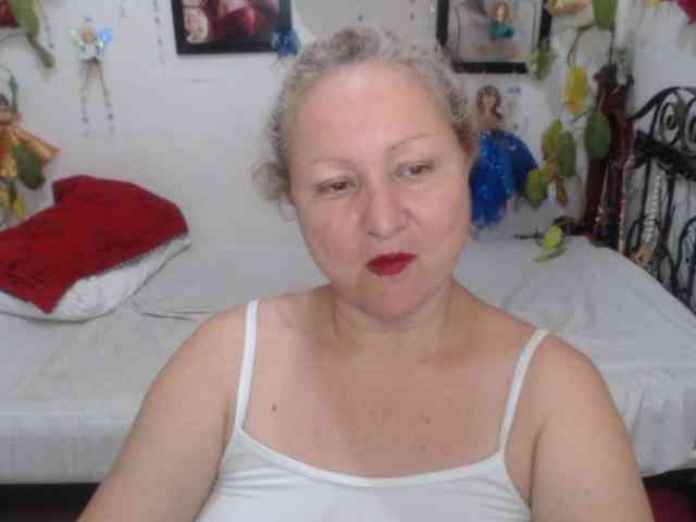 LADYQUEEN520 webcam