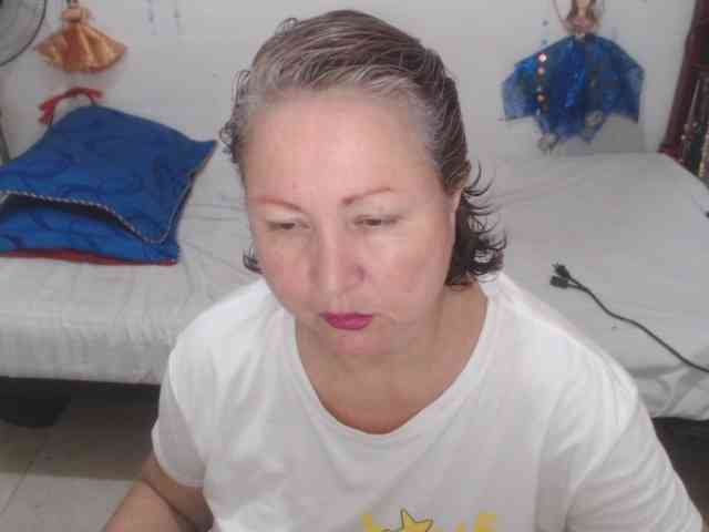 LADYQUEEN520 webcam