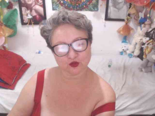LADYQUEEN520 webcam