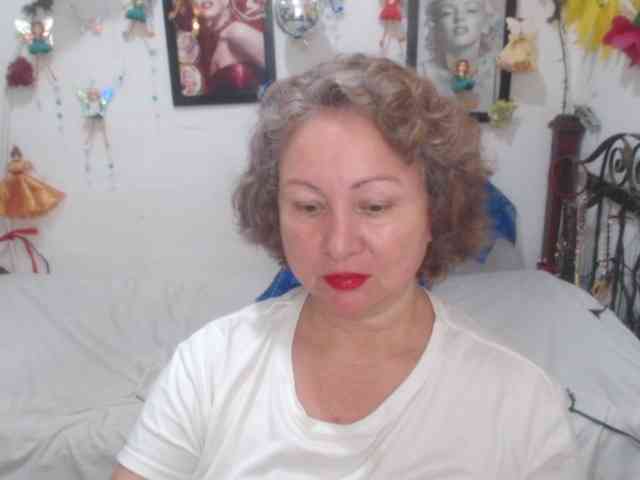 LADYQUEEN520 webcam