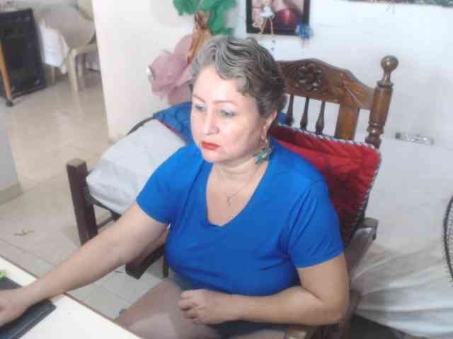 LADYQUEEN520 webcam
