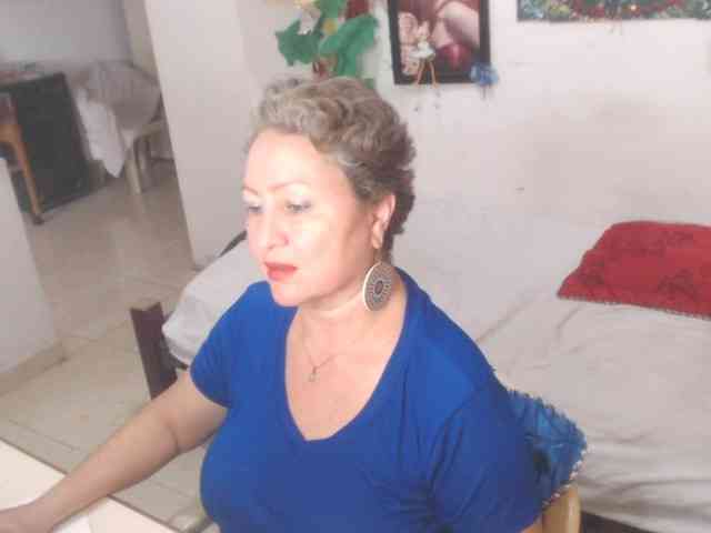 LADYQUEEN520 webcam