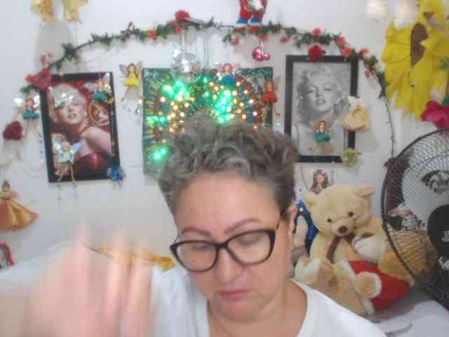 LADYQUEEN520 webcam
