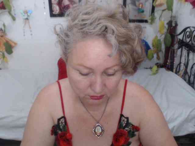 LADYQUEEN520 webcam