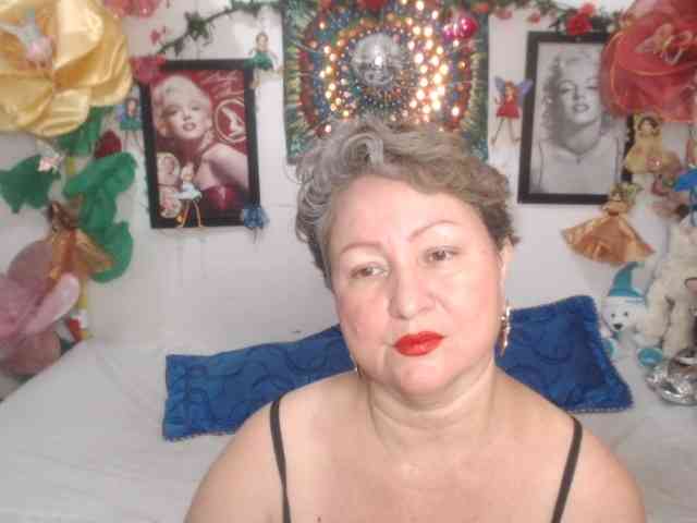 LADYQUEEN520 webcam