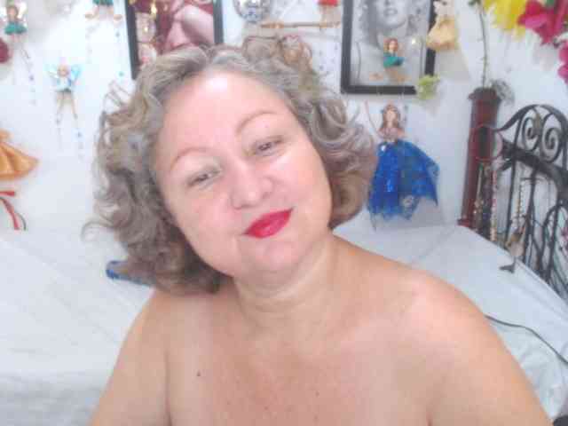 LADYQUEEN520 webcam