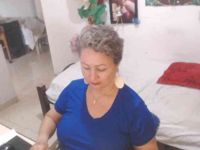 LADYQUEEN520 webcam