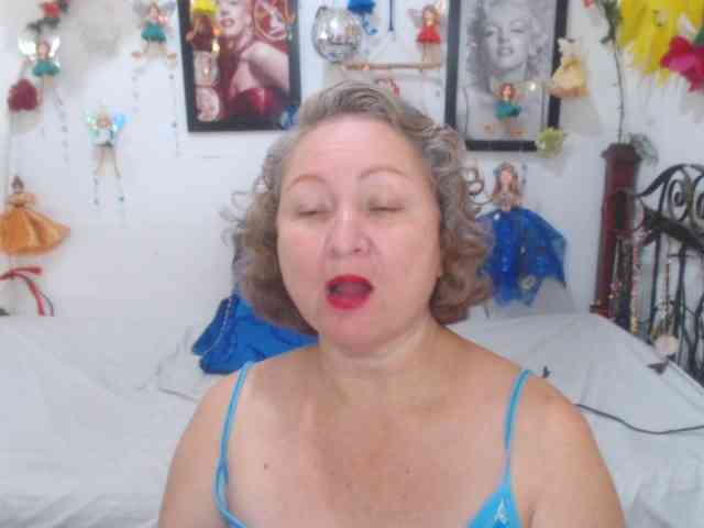 LADYQUEEN520 webcam